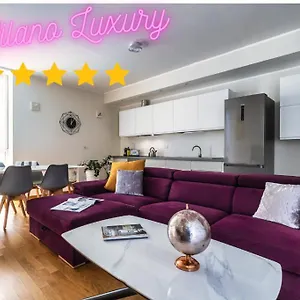  Appartamento 5 Min Walk From Subway Elegant & Modern Italia